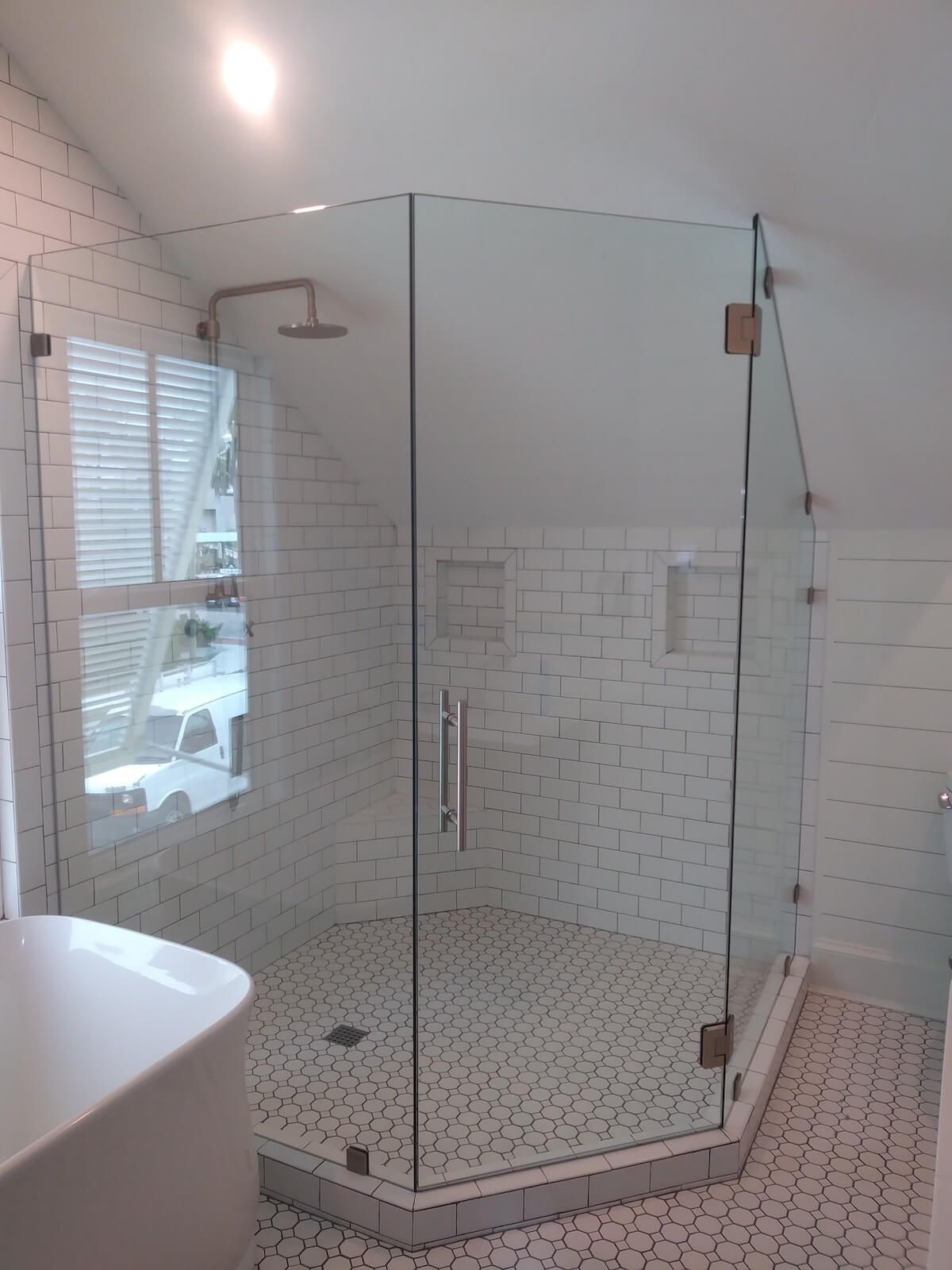 Neo angle glass shower door