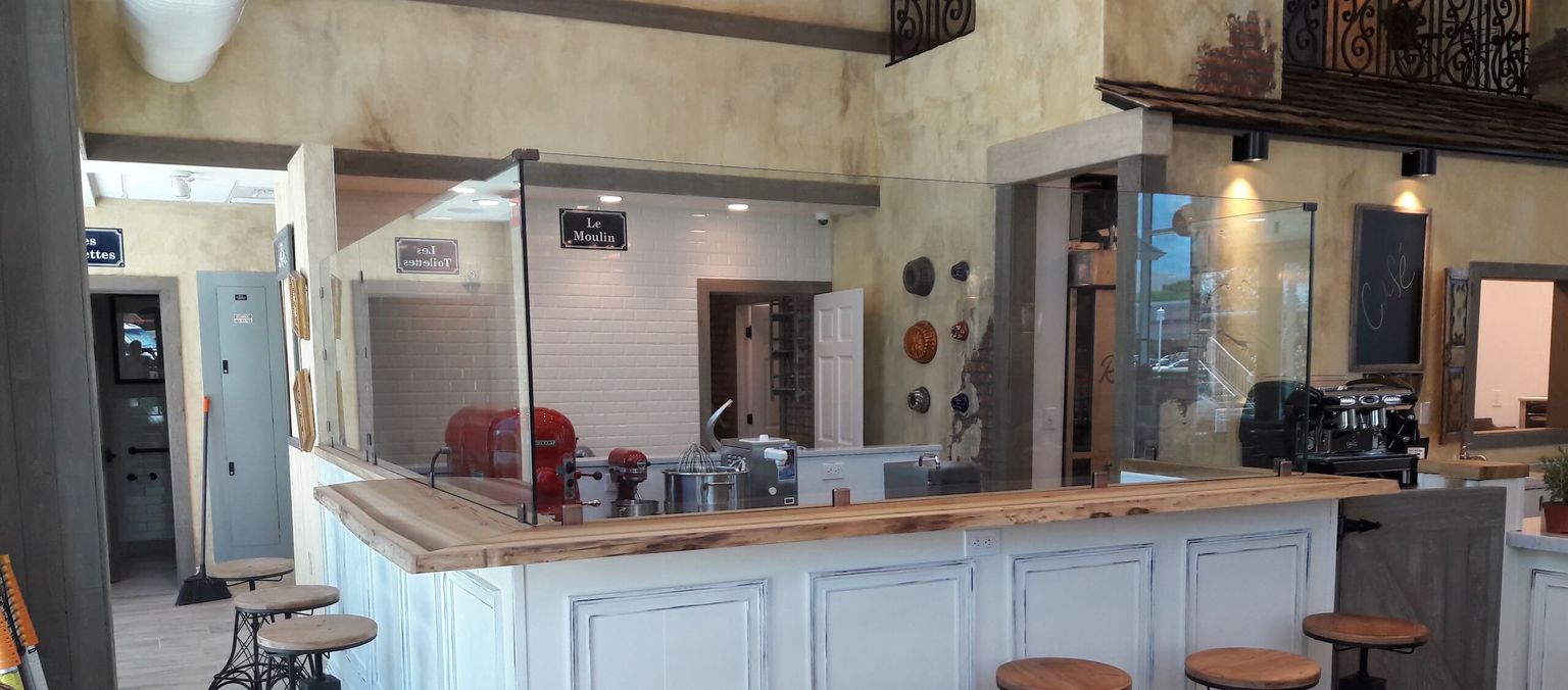 Custom glass fabrication and installation in Naples, Florida